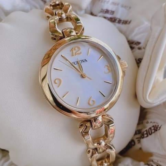 ***SOLD*** Bulova Mother of Pearl Dial Gold Tone Steel Ladies Watch - Picture 3 of 11